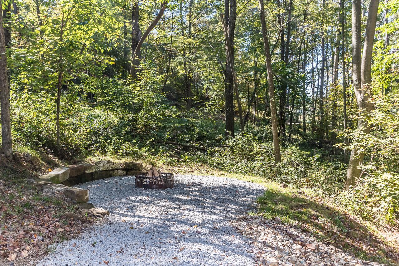Hocking Hills Cabins & Resort Foxfire Logan Eksteriør bilde
